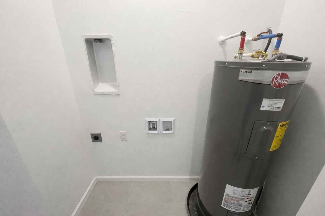 4187 E 26th St - Photo 5 of 12