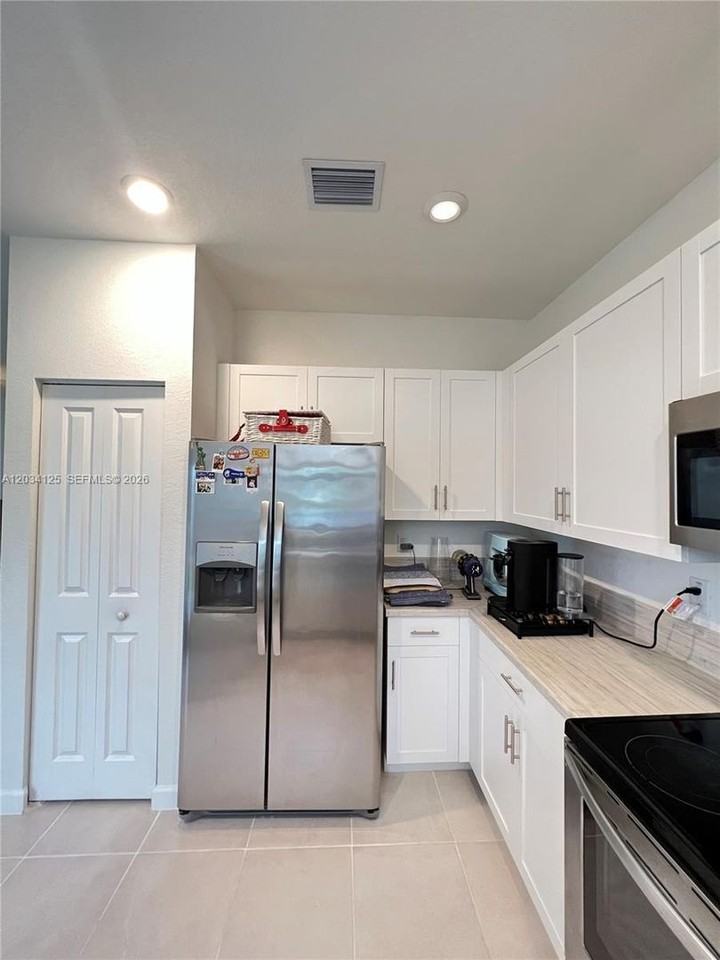 20610 Ne 5th Pl - Photo 2 of 20