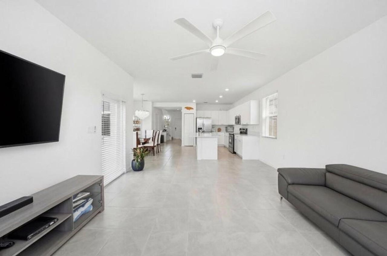 2324 Nw 130th Ter - Photo 4 of 10