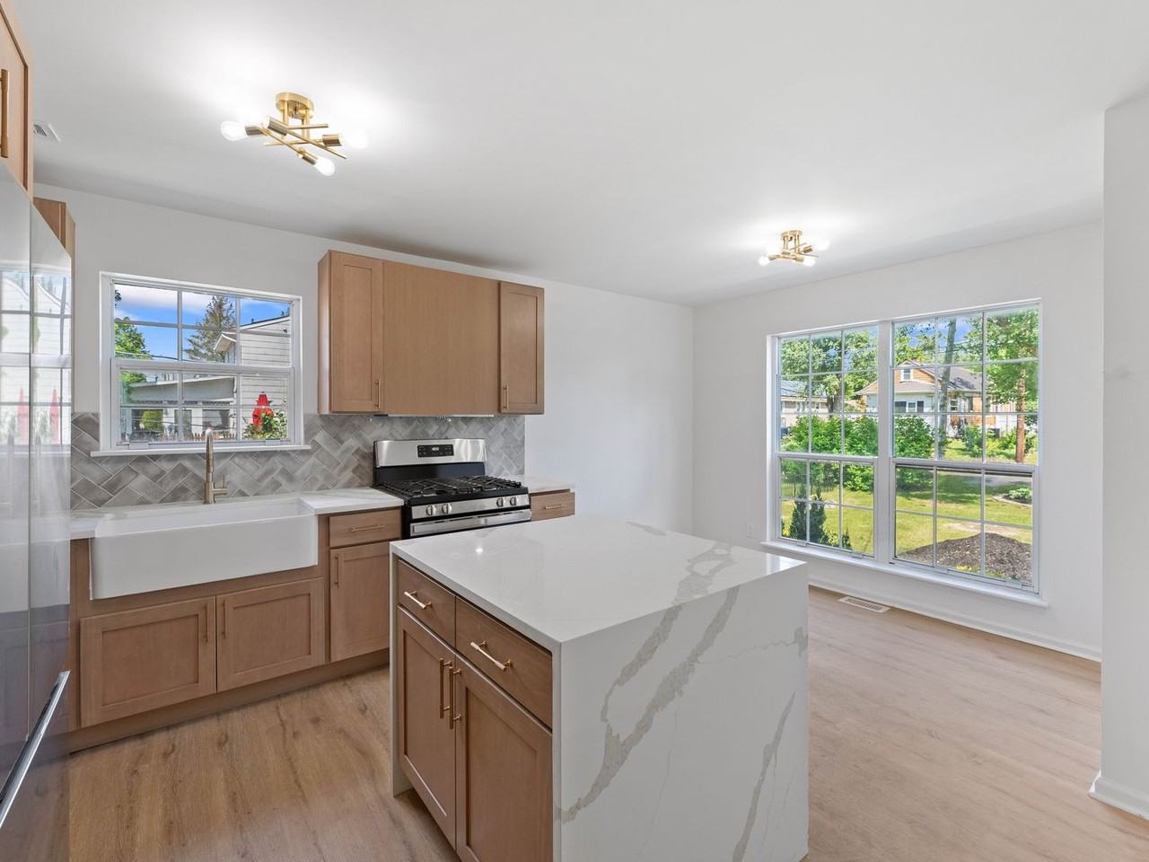 8117 Stow Rd - Photo 6 of 27