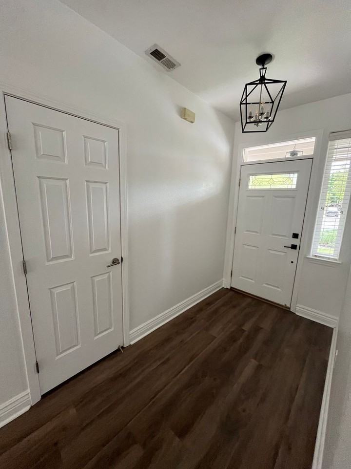 1379 Elges Ave - Photo 3 of 21