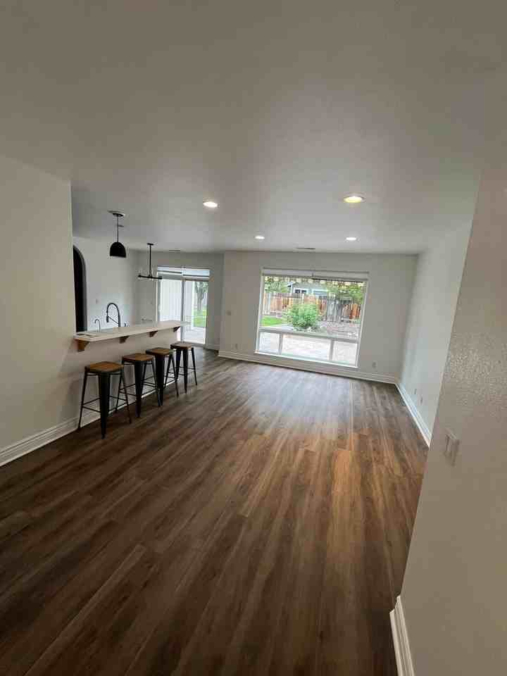1379 Elges Ave - Photo 4 of 21