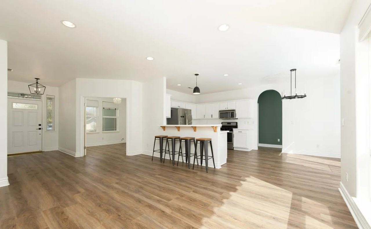 1379 Elges Ave - Photo 5 of 21