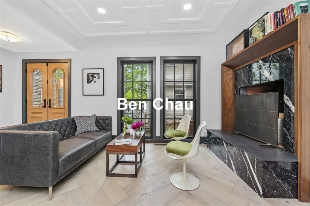 208 Windsor St - Photo 2 of 23