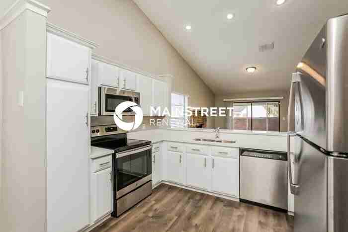 616 Charing Cross Ct - Photo 6 of 16