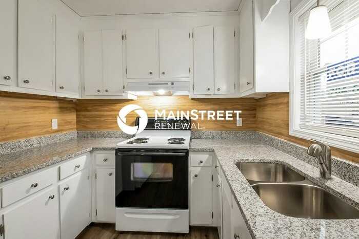 21 Ash St - Photo 7 of 16