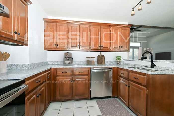 3813 Crail Dr - Photo 2 of 18