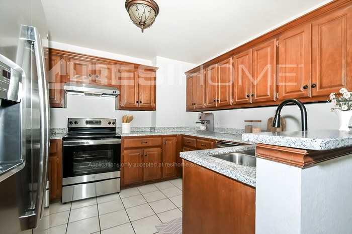 3813 Crail Dr - Photo 3 of 18