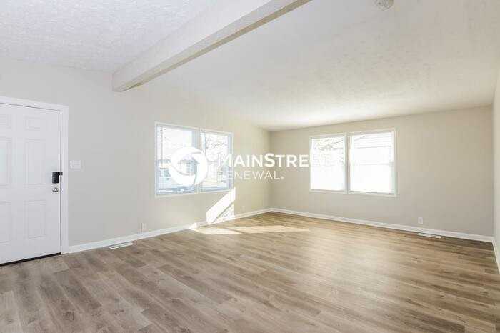 1724 Englewood Dr - Photo 3 of 16