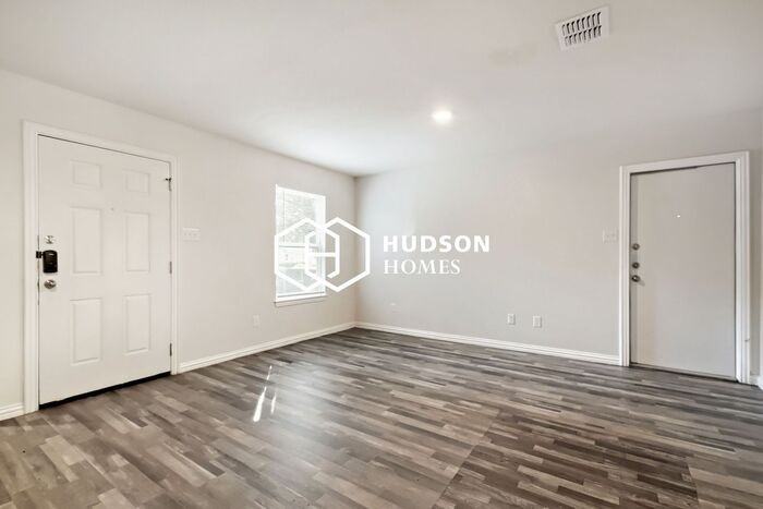 930 N 10th St #A - Photo 4 of 15