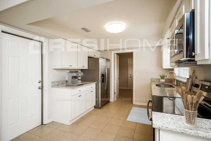 413 Lake Ned Rd - Photo 4 of 17