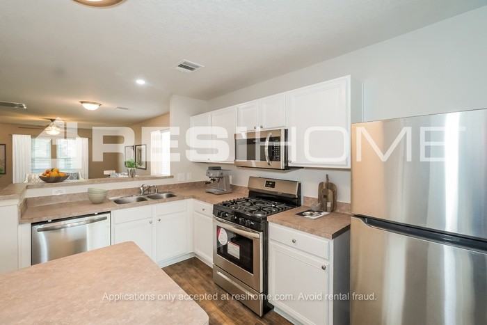 20942 Patriot Park Ln - Photo 2 of 17