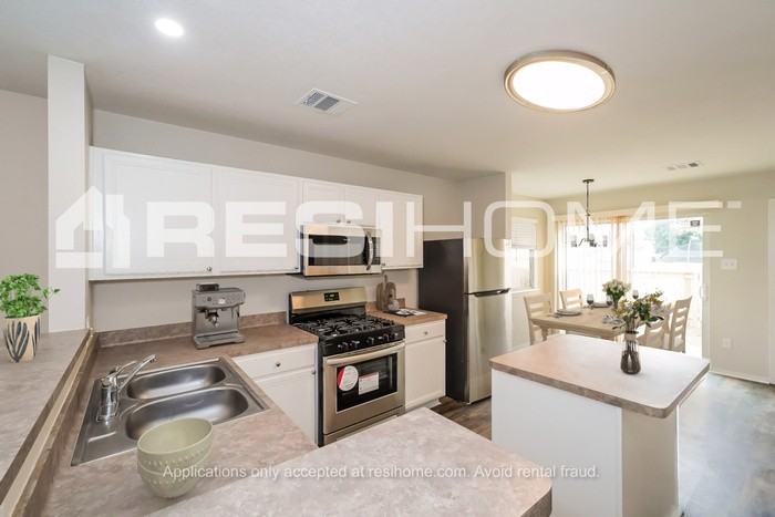 20942 Patriot Park Ln - Photo 4 of 17