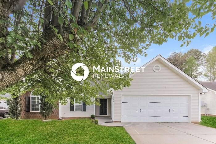 1725 Clooney Ln - Photo 2 of 16