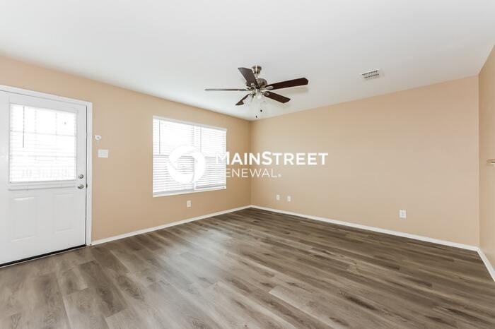 1421 Castle Ridge Rd - Photo 3 of 16