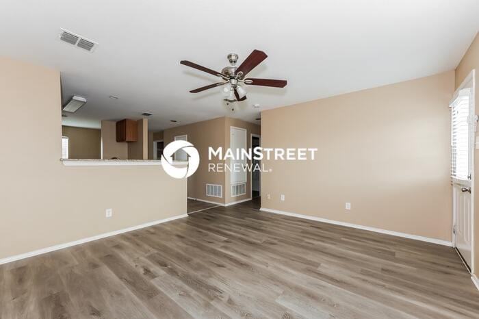 1421 Castle Ridge Rd - Photo 4 of 16