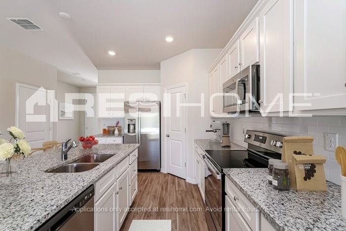28381 Wave Crest Pl - Photo 4 of 18