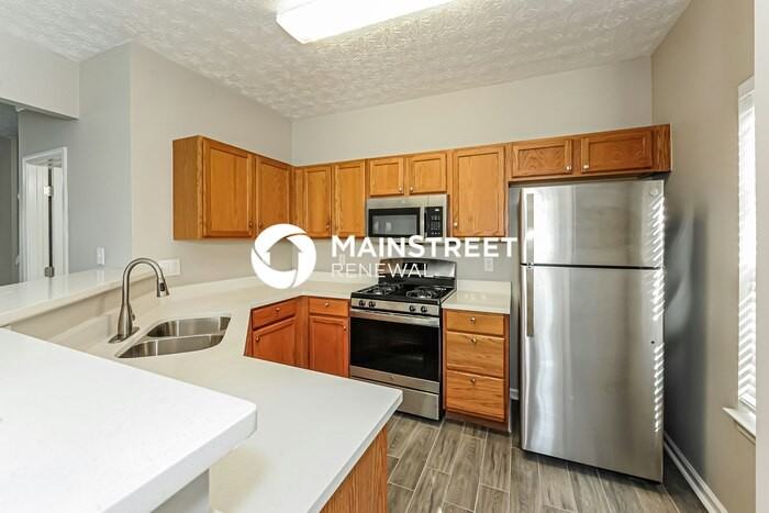 5500 Hampton Ct - Photo 6 of 17