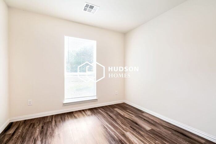 608 Preston St - Photo 7 of 14