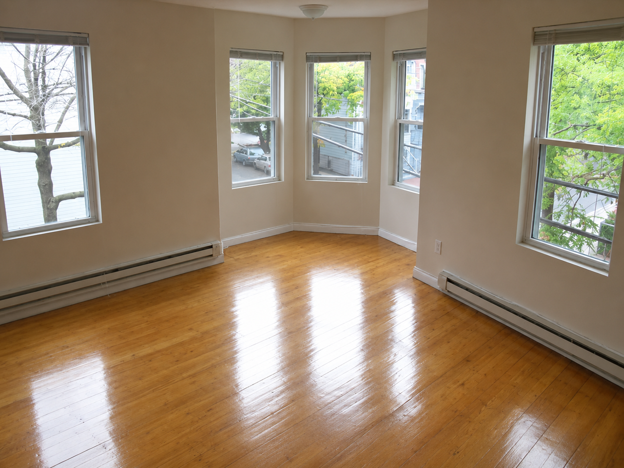 Columbia St #4R - Photo 2 of 5