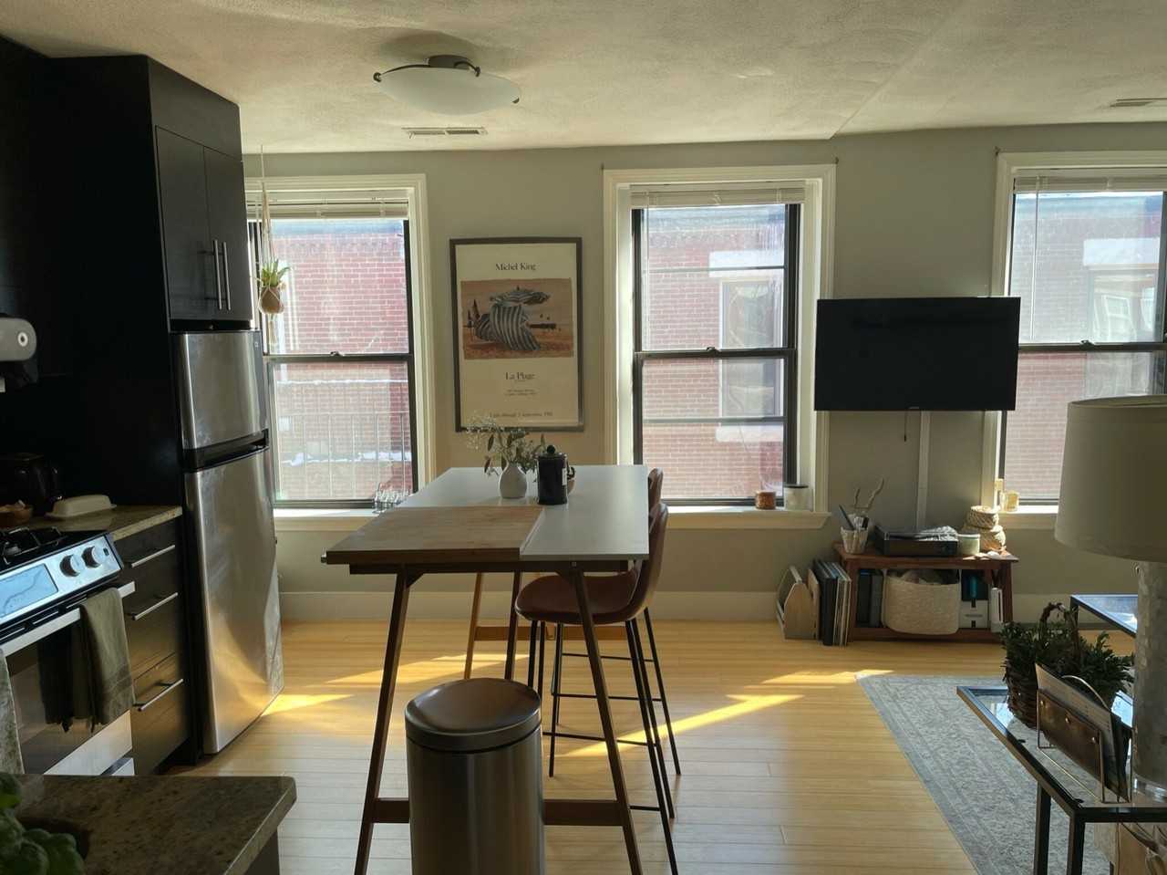 Charter St #4 - Photo 2 of 7