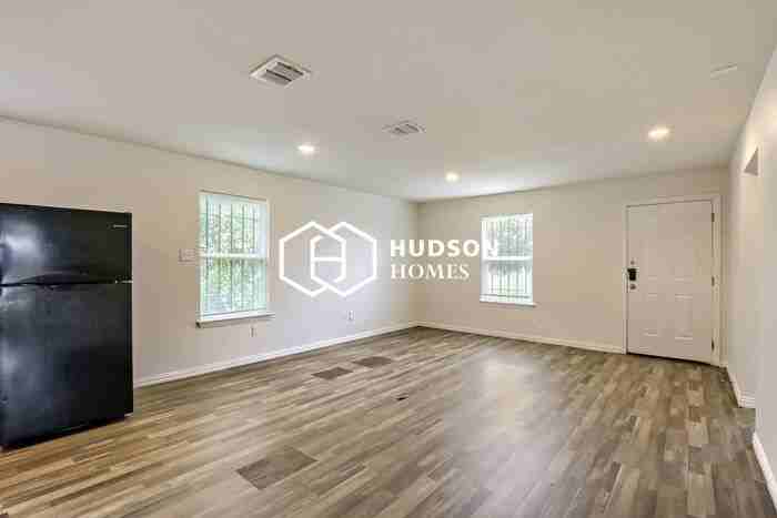 311 Ferris Ave - Photo 3 of 13