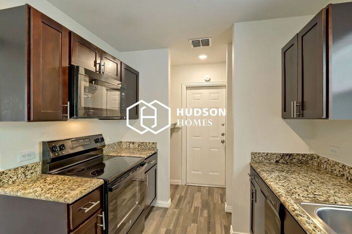 311 Ferris Ave - Photo 5 of 13