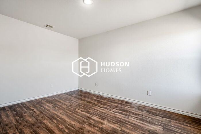 3511 E Colgate St - Photo 6 of 14