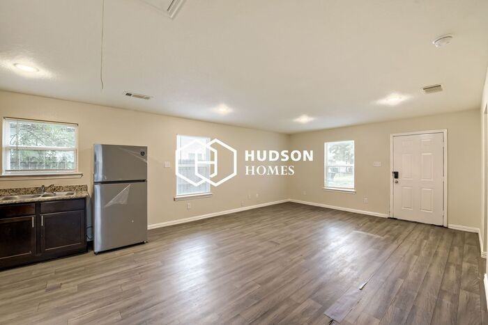 403 Armstrong St - Photo 3 of 14