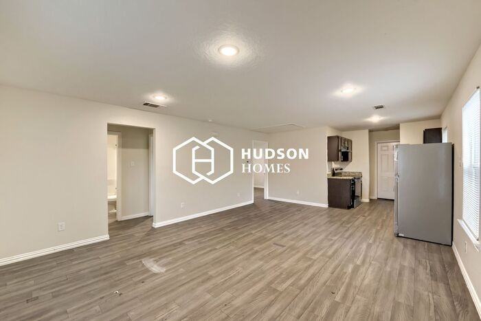 403 Armstrong St - Photo 4 of 14