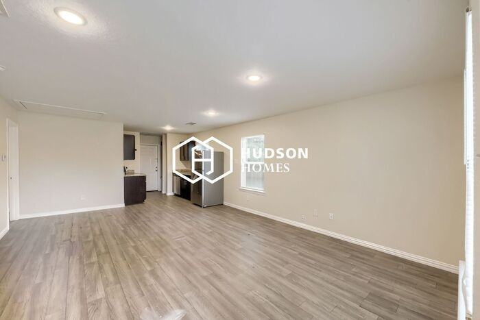 403 Armstrong St - Photo 5 of 14