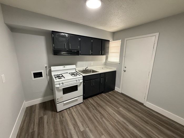882 Crockett St #4 - Photo 4 of 8