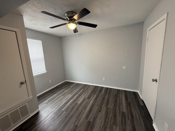 882 Crockett St #4 - Photo 7 of 8