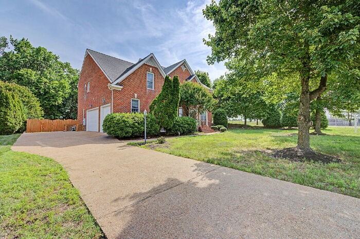 11000 Ellis Meadows Ln - Photo 4 of 50