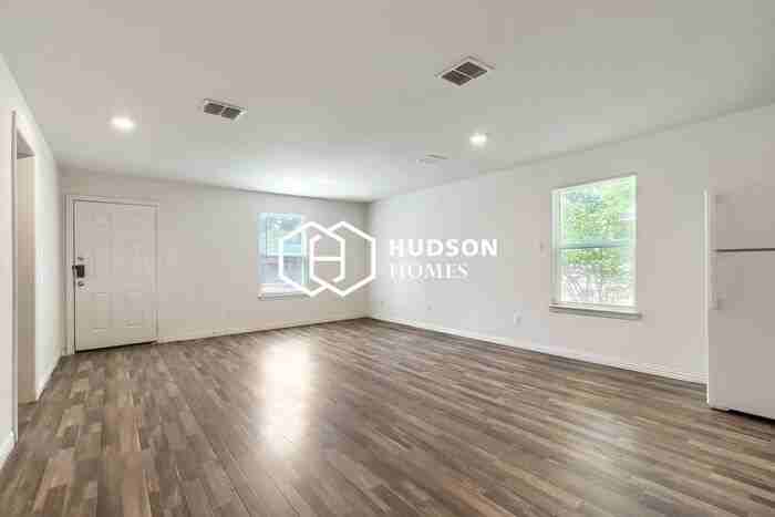 1012 Dearborn St - Photo 4 of 14