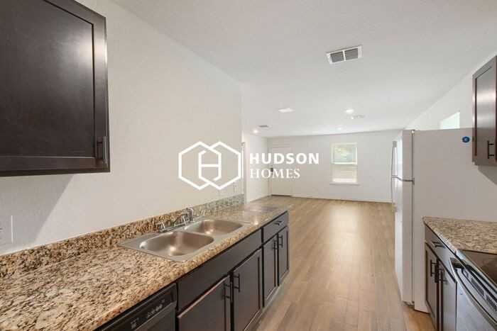 1012 Dearborn St - Photo 5 of 14