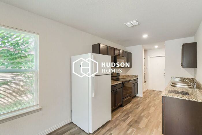1012 Dearborn St - Photo 6 of 14