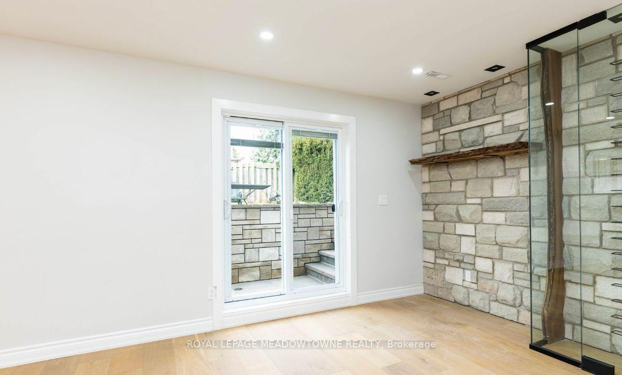 468 Gowland Crescent - Photo 6 of 28