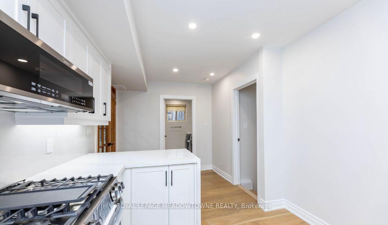 468 Gowland Crescent - Photo 4 of 28