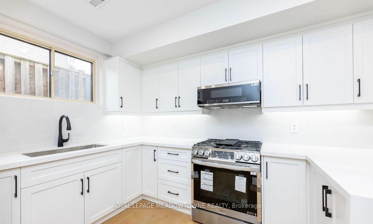 468 Gowland Crescent - Photo 2 of 28