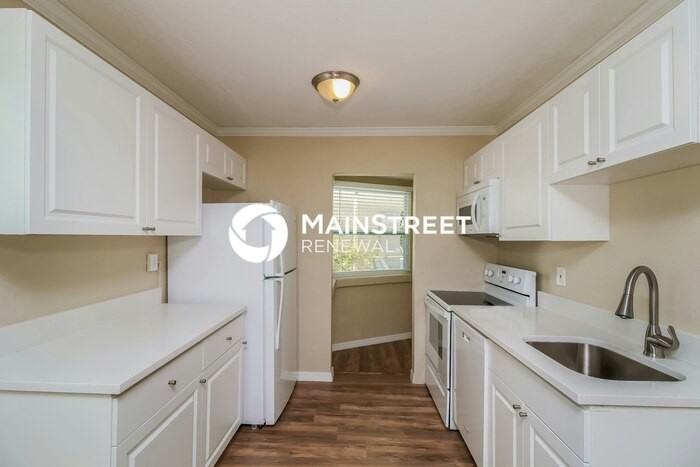 1935 16th Ave N - Photo 5 of 16