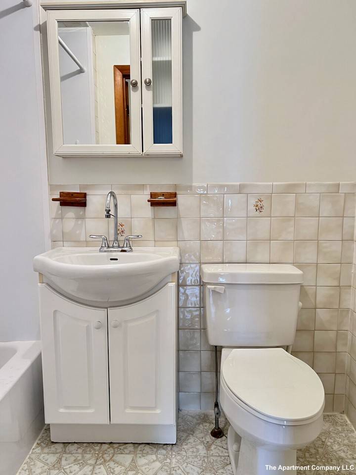 312 Washington St #2 - Photo 7 of 12