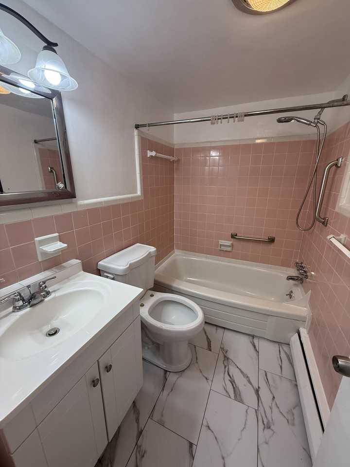 27 Wallingford Ave #D2 - Photo 4 of 12
