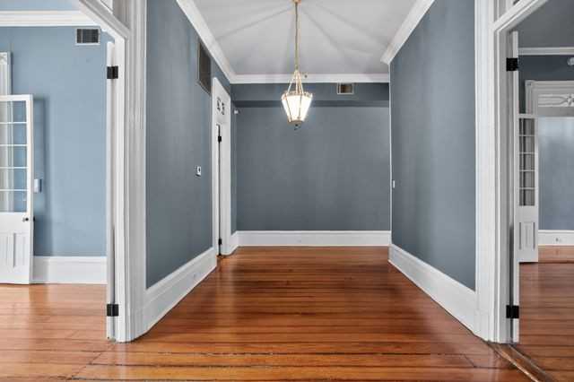 609 Royal St #D - Photo 4 of 17