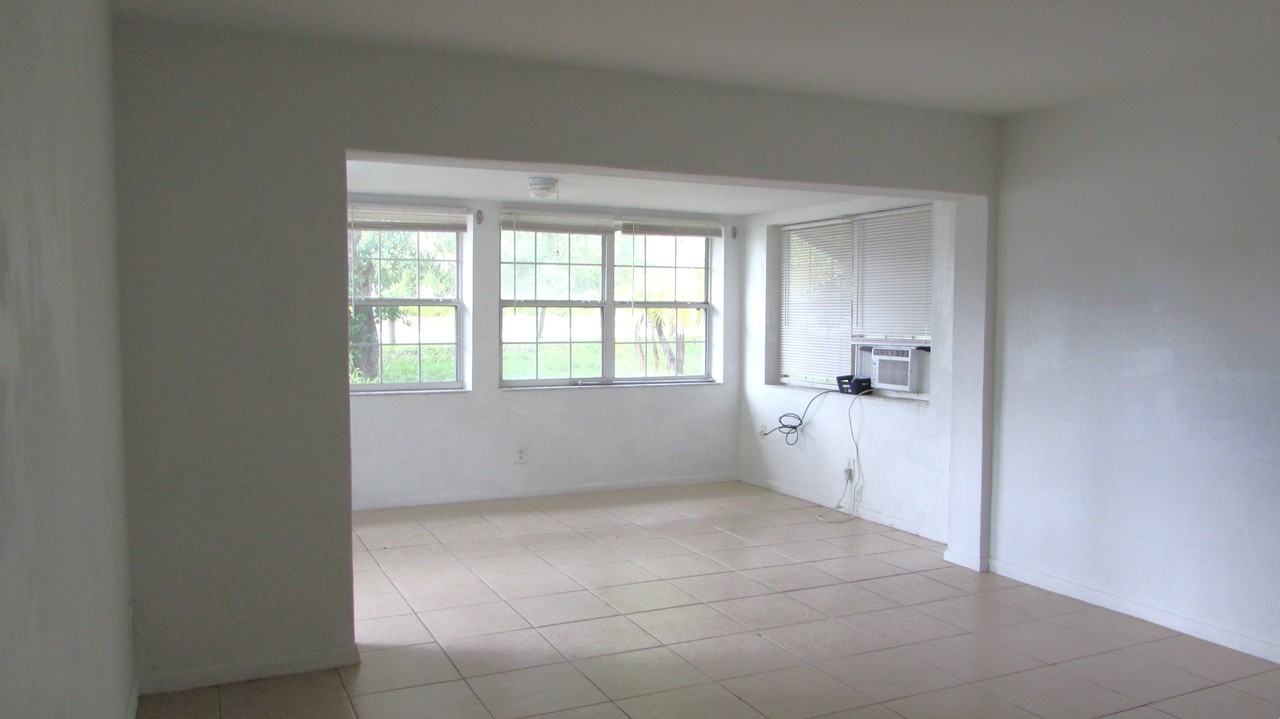 1775 Ne Dixie Hwy #NA - Photo 2 of 10