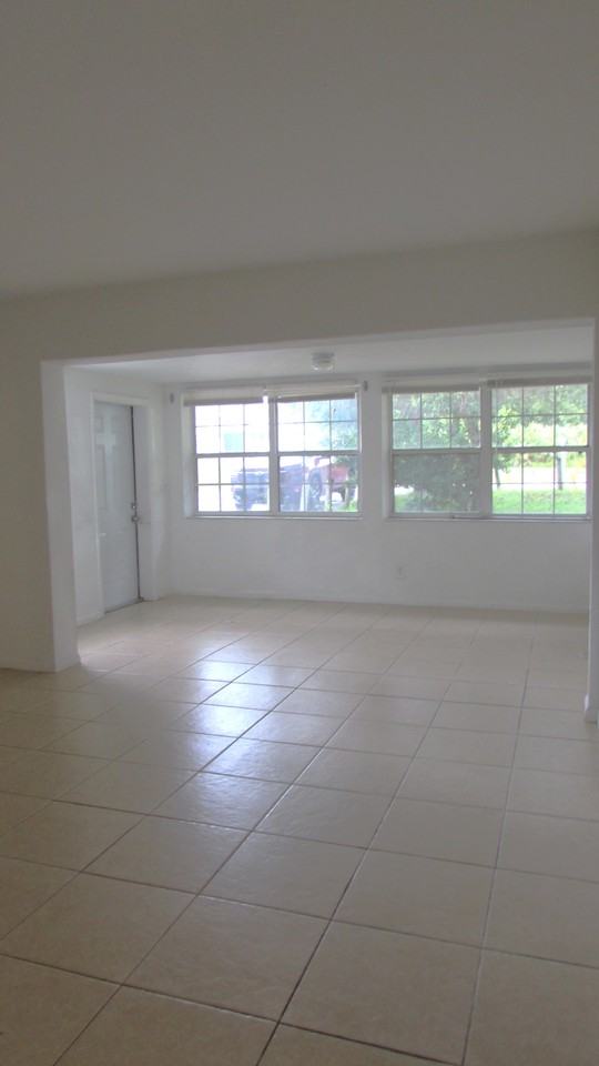 1775 Ne Dixie Hwy #NA - Photo 4 of 10