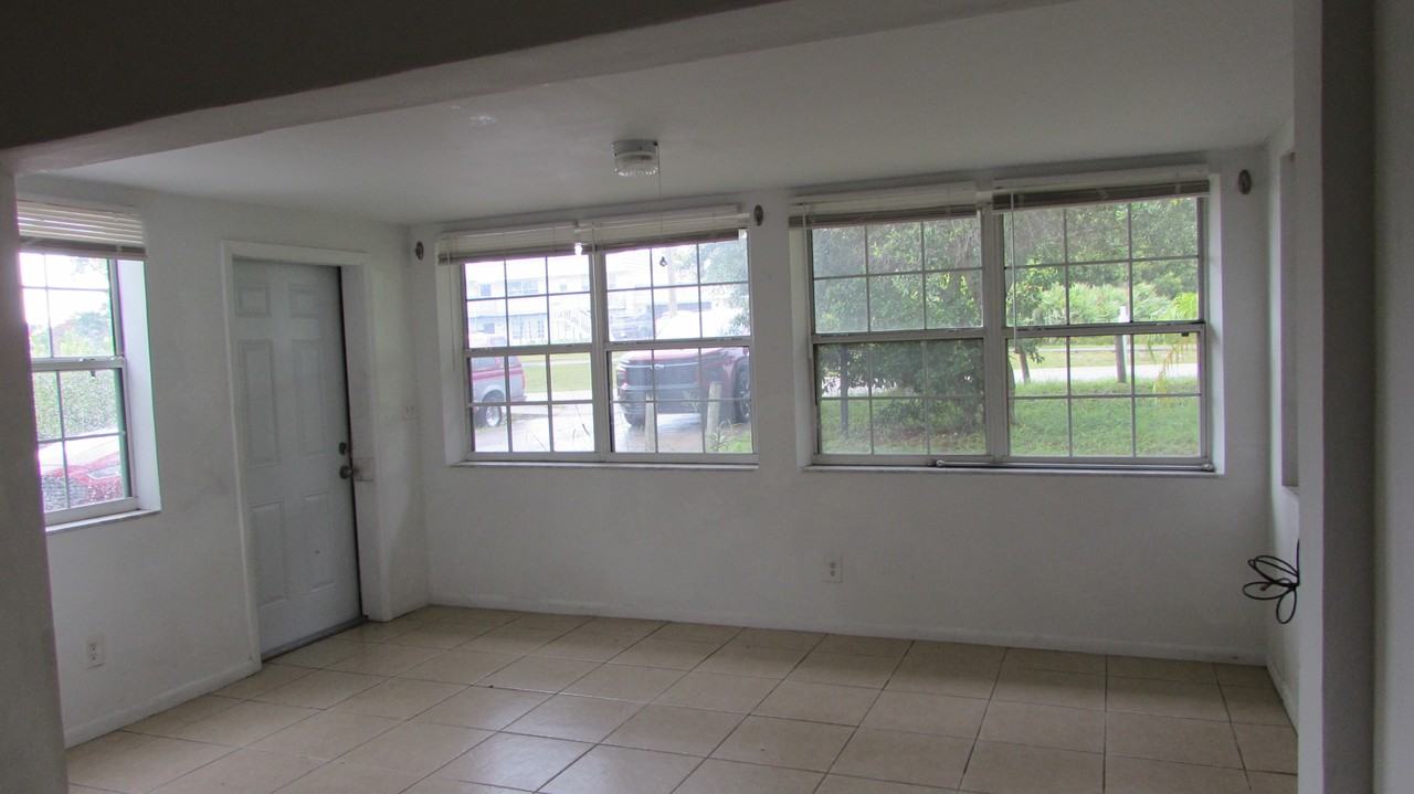 1775 Ne Dixie Hwy #NA - Photo 7 of 10