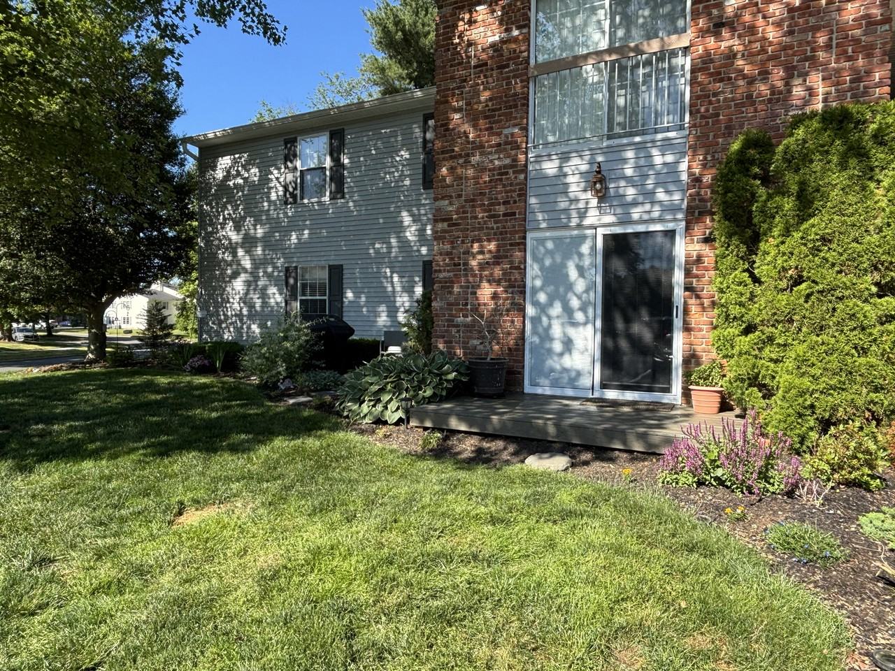 17 Augusta Ct #1