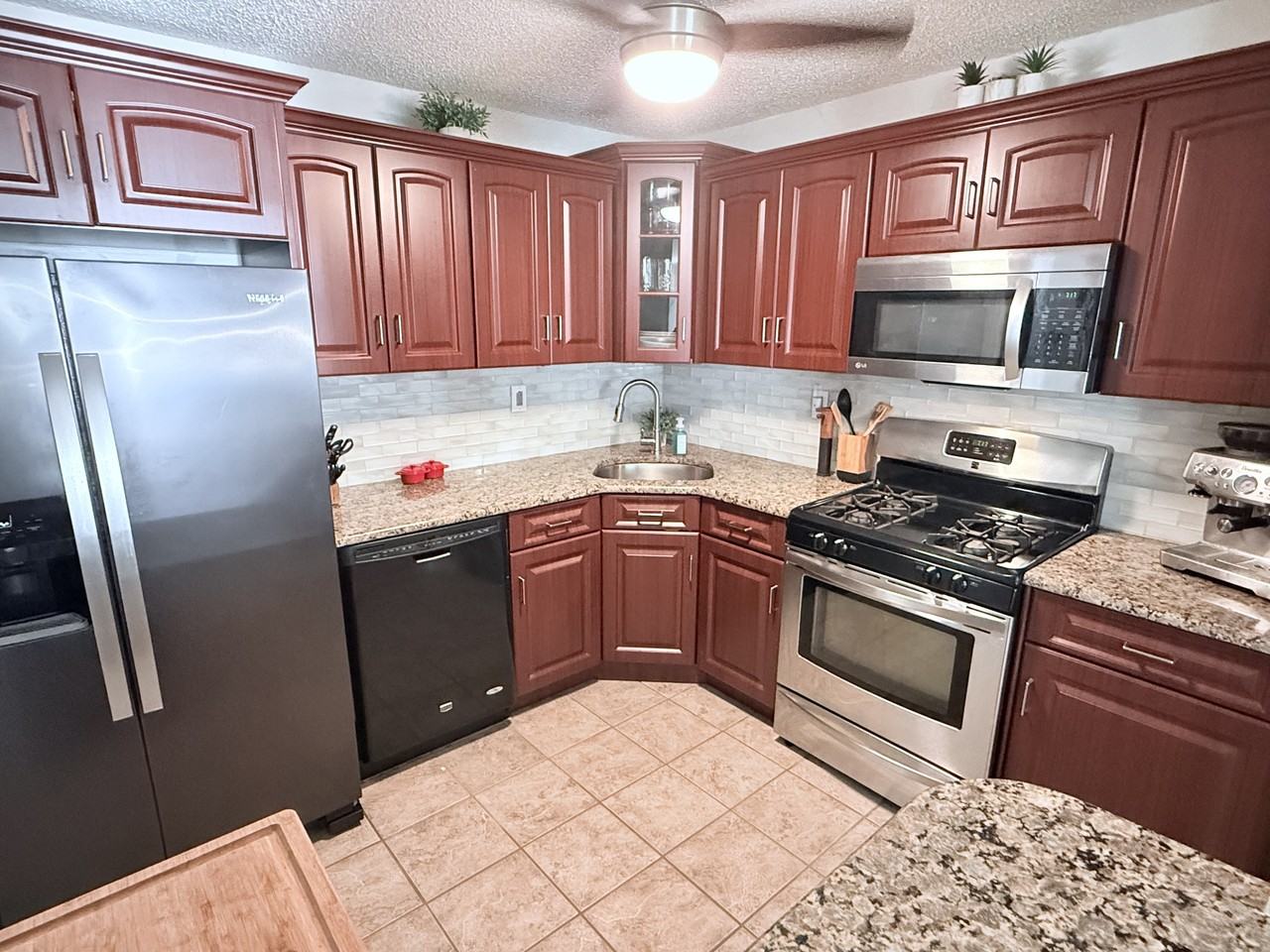 17 Augusta Ct #1 - Photo 5 of 14
