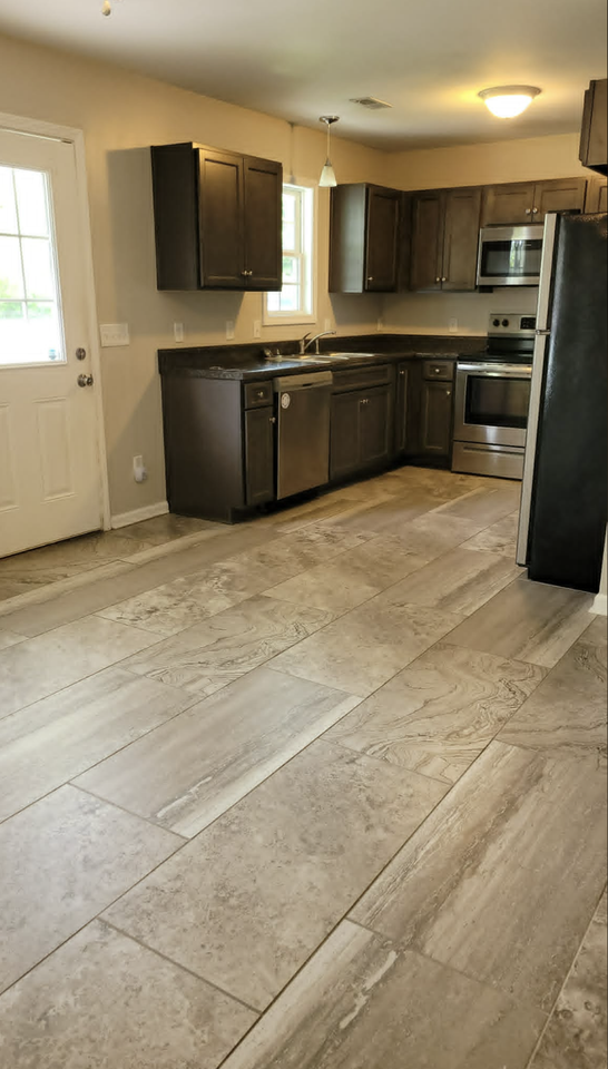 112 Miller St #B - Photo 3 of 10